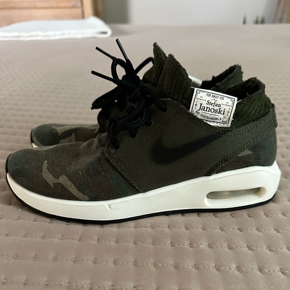 Nike SB Air Max Janoski 2 Premium - Picture 2 of 11